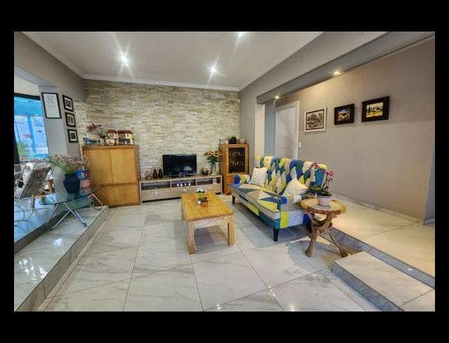 4 BEDROOM HOUSE FOR SALE IN GLENVISTA